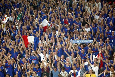 法国欧洲杯英格兰球迷（法国欧洲杯足球）