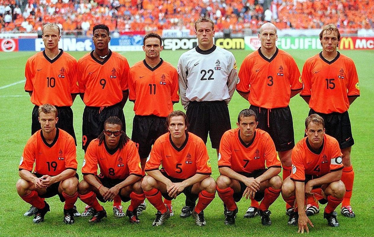 2002欧洲杯荷兰阵容（2000年欧洲杯荷兰队主力阵容）