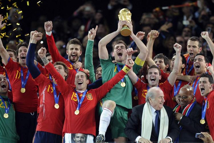 西班牙欧洲杯捧杯时刻（西班牙欧洲杯夺冠热门）