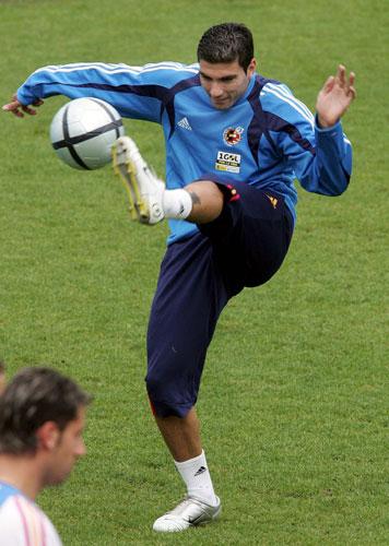 2004年欧洲杯雷耶斯（2004年欧洲杯预选赛）