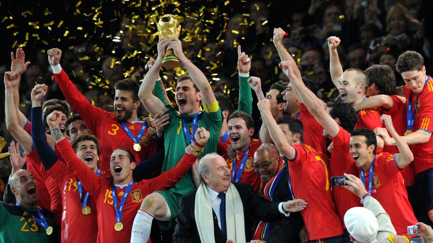 西班牙勇夺欧洲杯图片（西班牙夺冠热门）